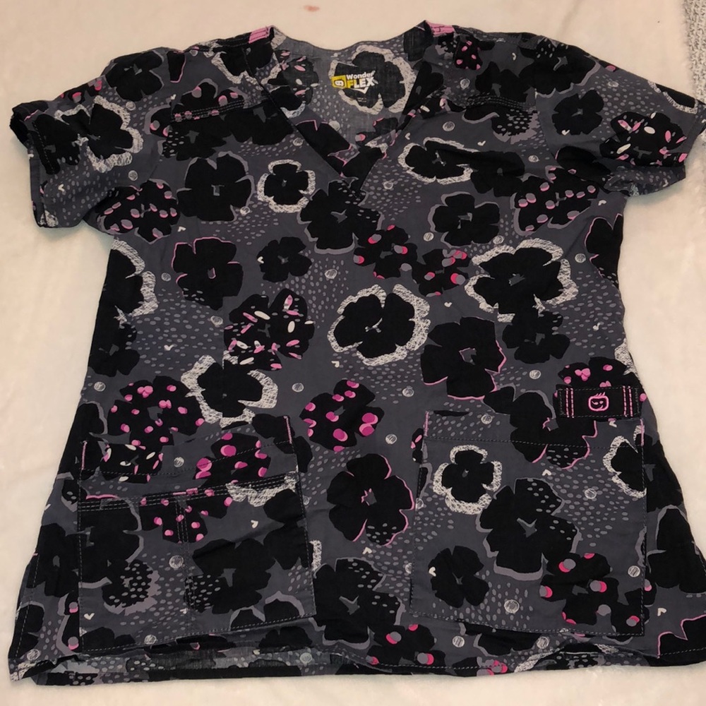 Wonder Wink Scrub Top